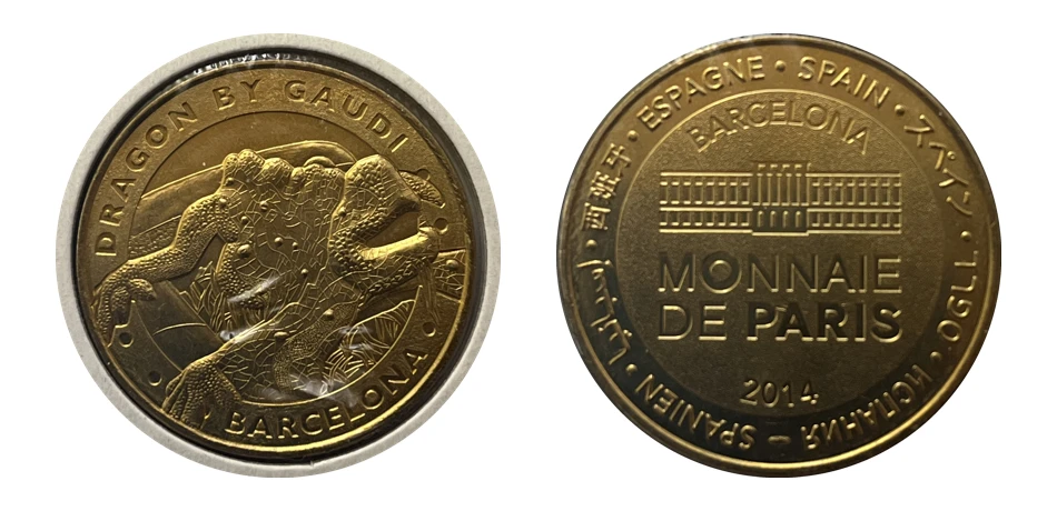 Barcelona-Dragon by Gaudi regardant vers la derecha-Face Cerclée