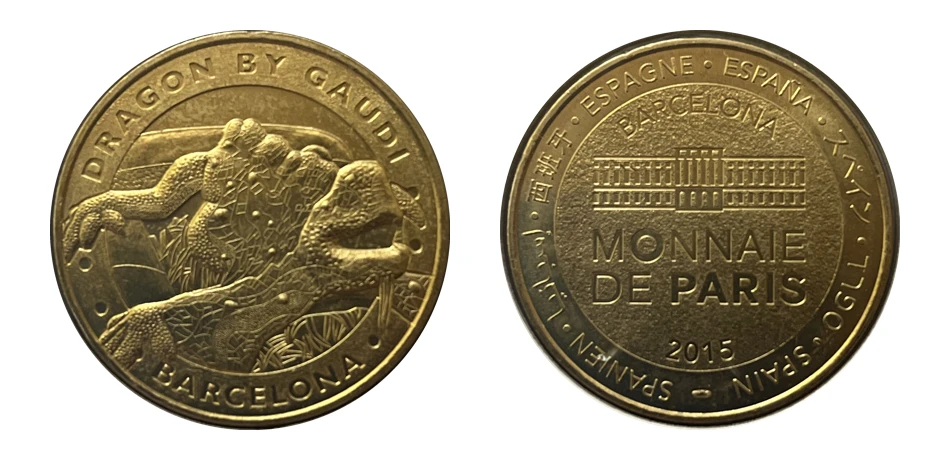 Barcelona-Dragon by Gaudi regardant vers la derecha-Face Cerclée