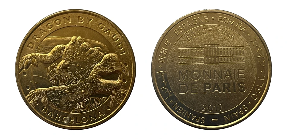 Barcelona-Dragon by Gaudi regardant vers la derecha Face Cerclée