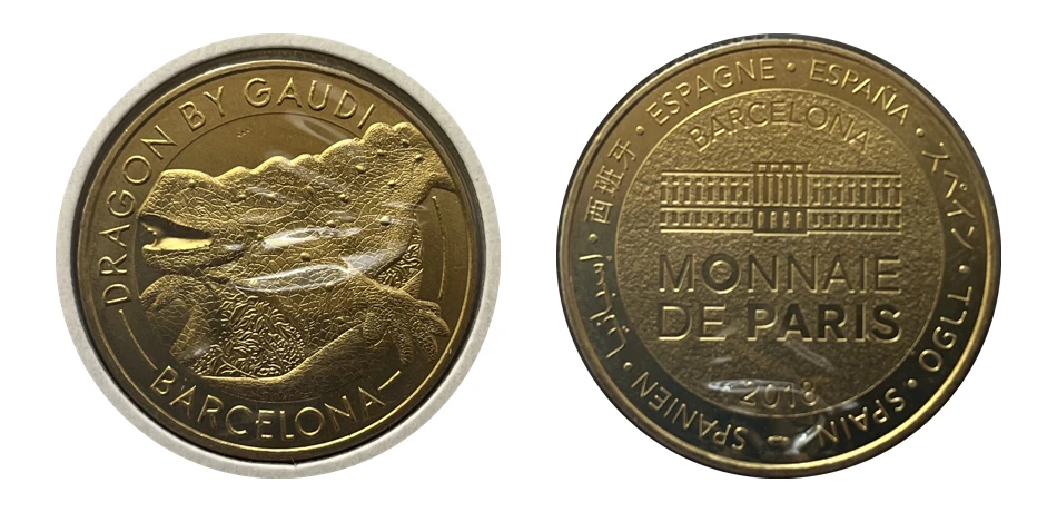 Barcelona-Dragon by Gaudi regardant vers la gauche-Face Cerclée